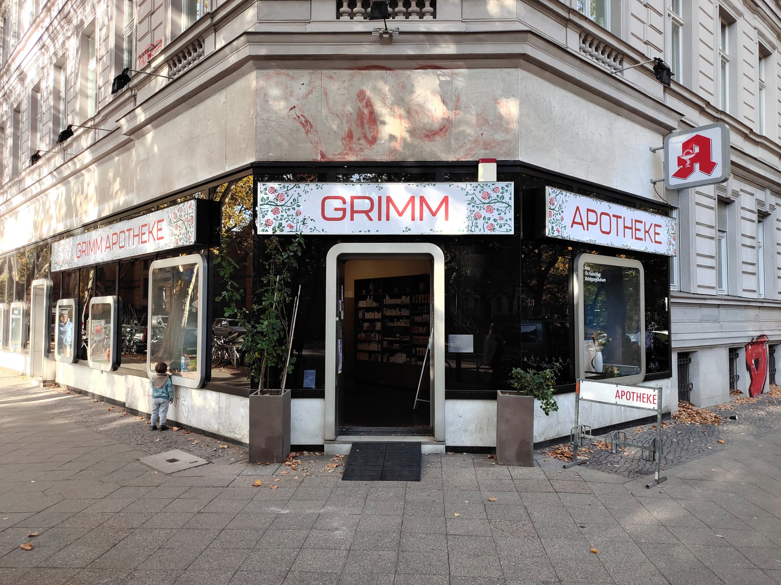Neu bedruckte LED-Leuchtkästen für Grimm Apotheke, Berlin-Kreuzberg nach Eigentümerwechsel